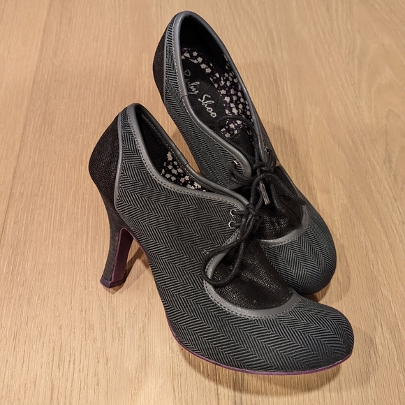 Stylish Gray Heeled Shoes - Picture 1 of 11